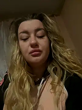 Snapshot of Mandy_Belcher chatting on November 2025 03:15:02 PM Mandy Belcher online show from November 2025 03:15:02 PM