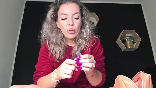 Snapshot of Alesys69 chatting on October 2025 10:55:01 PM Alesys69 online show from October 2025 10:55:01 PM