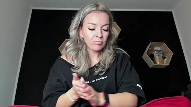 Snapshot of Alesys69 chatting on October 2025 11:45:02 PM Alesys69 online show from October 2025 11:45:02 PM