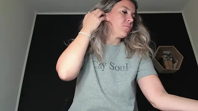 Snapshot of Alesys69 chatting on September 2025 11:21:01 PM Alesys69 online show from September 2025 11:21:01 PM