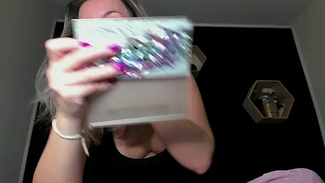 Snapshot of Alesys69 chatting on October 2025 09:17:01 PM Alesys69 online show from October 2025 09:17:01 PM