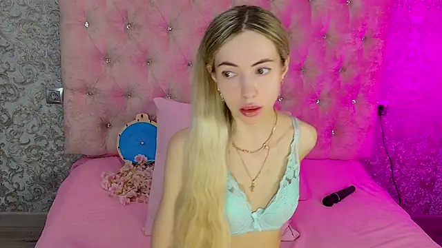 Akilla Queen online show from June 2026 02:00:02 AM