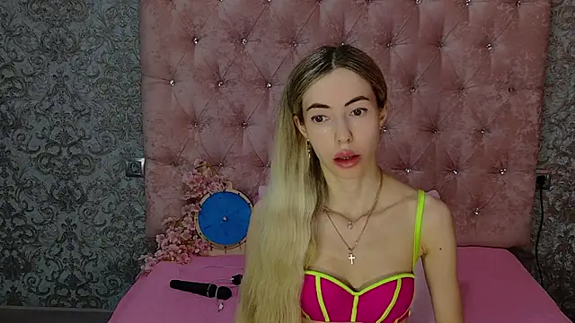 Akilla Queen online show from July 2026 01:52:01 AM