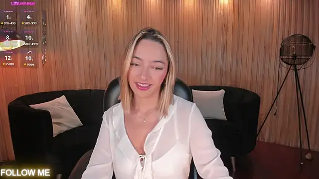 Snapshot of MelissaMoore_ chatting on June 2026 09:47:01 AM MelissaMoore online show from June 2026 09:47:01 AM