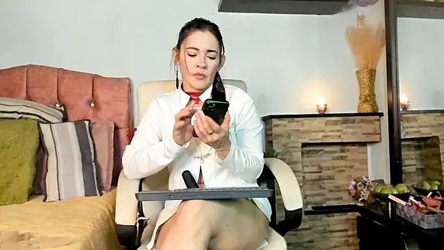 Snapshot of Carla_expit chatting on November 2025 11:30:02 PM Carla expit online show from November 2025 11:30:02 PM