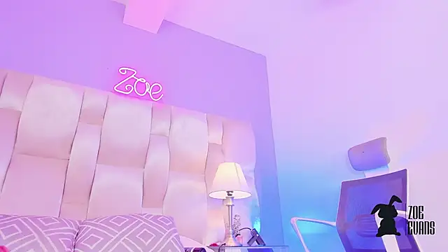 Zoe Evans  online show from December 2024 03:20:01 PM