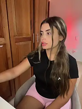 Miss valeriaa online show from April 2026 07:42:01 PM