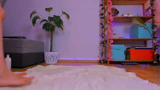 Teylor Fly online show from October 2025 05:09:02 AM