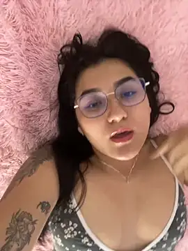 Snapshot of yessi_rose chatting on October 2025 02:56:01 AM yessi rose online show from October 2025 02:56:01 AM