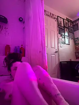 BlaizeyBBy online show from October 2025 03:00:02 PM
