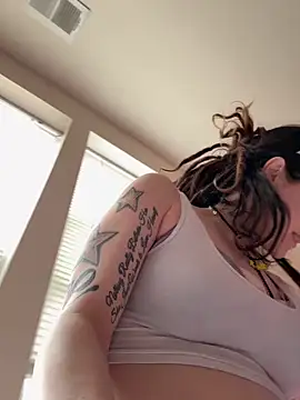 BlaizeyBBy online show from April 2026 08:48:01 PM