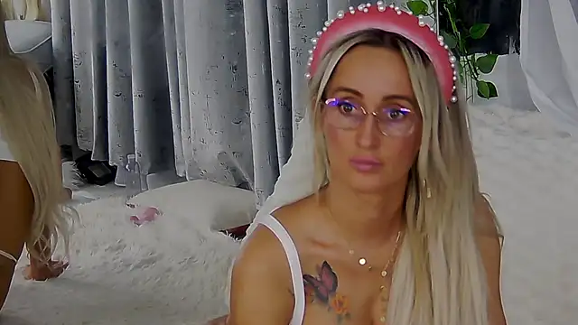 Snapshot of IsabelleEthan chatting on November 2025 02:01:01 PM IsabelleEthan online show from November 2025 02:01:01 PM