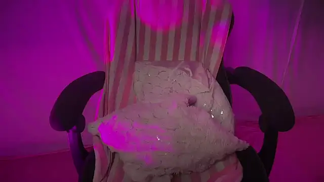 Queen Angelena online show from November 2025 05:07:02 PM