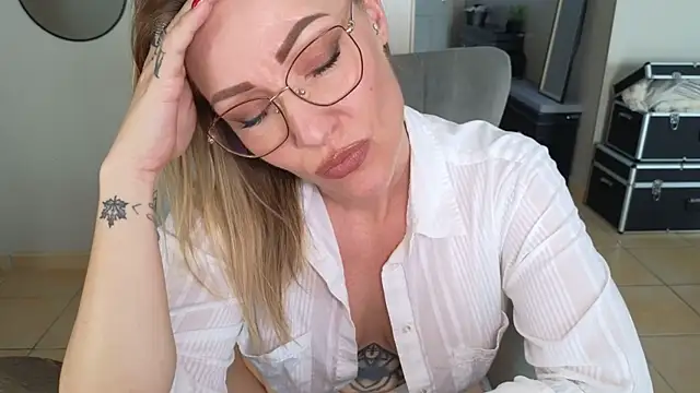 Sacha-xx online show from February 2026 12:47:02 PM