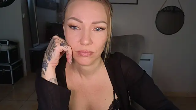 Sacha-xx online show from February 2026 08:44:01 AM