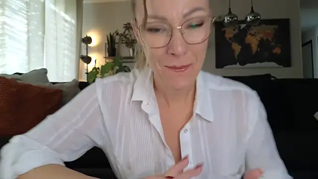 Snapshot of Sacha-xx chatting on October 2025 01:10:02 PM Sacha-xx online show from October 2025 01:10:02 PM