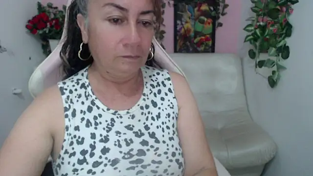 Snapshot of stepmother_105 chatting on September 2025 04:58:01 PM stepmother 105 online show from September 2025 04:58:01 PM