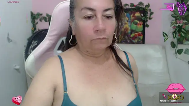 Snapshot of stepmother_105 chatting on October 2025 02:41:01 PM stepmother 105 online show from October 2025 02:41:01 PM