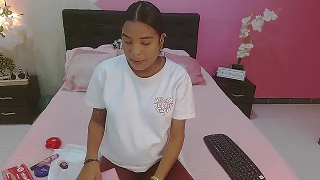 roxy cooper online show from March 2025 12:00:01 PM