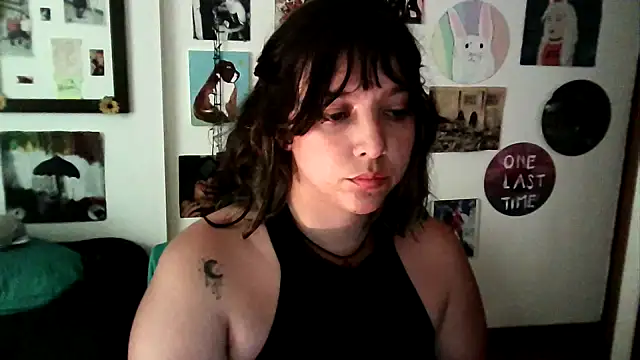 soynanabela28 online show from March 2025 10:19:01 PM