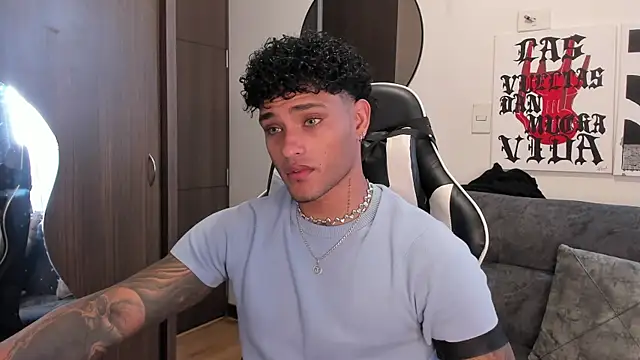 Alessandro Vanni online show from December 2025 03:47:01 PM