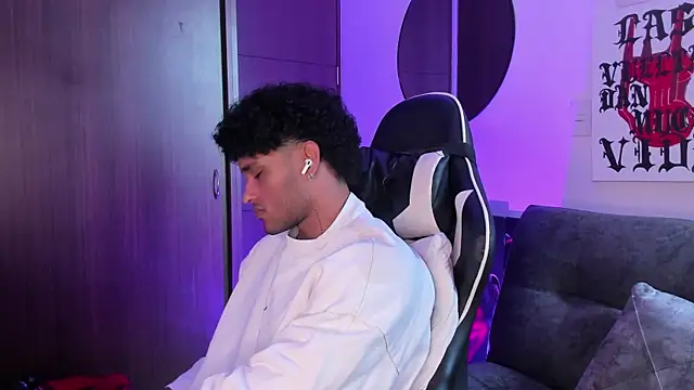 Alessandro Vanni online show from April 2026 02:08:01 PM