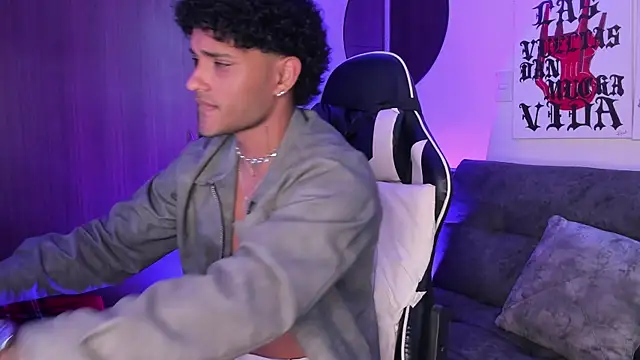 Alessandro Vanni online show from April 2026 09:30:01 PM