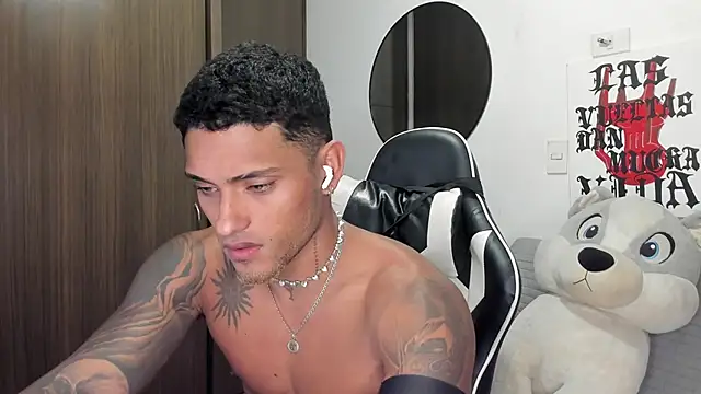 Snapshot of Alessandro_Vanni chatting on June 2026 12:16:01 AM Alessandro Vanni online show from June 2026 12:16:01 AM