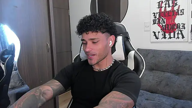 Alessandro Vanni online show from December 2025 03:15:02 PM