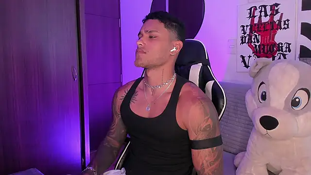 Snapshot of Alessandro_Vanni chatting on June 2026 02:17:02 PM Alessandro Vanni online show from June 2026 02:17:02 PM