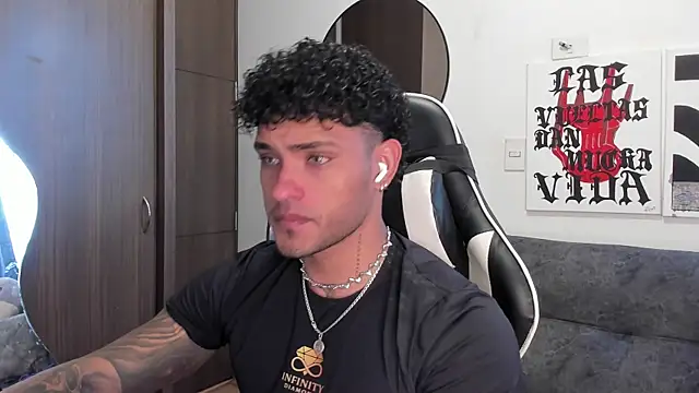 Alessandro Vanni online show from December 2025 02:32:01 PM