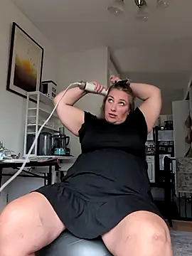 Snapshot of Canadian_BBW chatting on October 2025 08:50:01 PM Canadian BBW online show from October 2025 08:50:01 PM