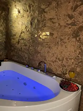 joanaelaa online show from December 2024 05:22:01 PM