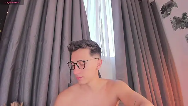 Thiago jones online show from November 2025 09:42:02 PM