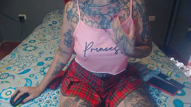 Snapshot of Tattoodreams_lucy chatting on June 2026 08:03:01 PM Tattoodreams lucy online show from June 2026 08:03:01 PM