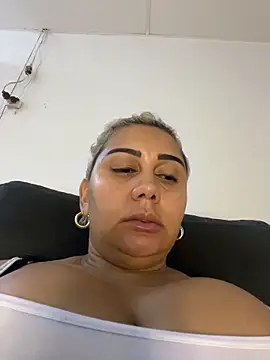 Snapshot of maymercy chatting on December 2025 04:41:01 PM maymercy online show from December 2025 04:41:01 PM