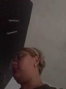 Snapshot of maymercy chatting on November 2025 02:00:02 PM maymercy online show from November 2025 02:00:02 PM