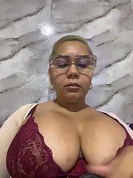 Snapshot of maymercy chatting on November 2025 03:01:02 PM maymercy online show from November 2025 03:01:02 PM