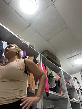 Snapshot of maymercy chatting on December 2025 06:18:02 PM maymercy online show from December 2025 06:18:02 PM