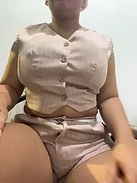 Snapshot of maymercy chatting on November 2025 01:15:01 AM maymercy online show from November 2025 01:15:01 AM