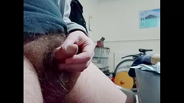 Snapshot of hairyuncut00 chatting on March 2025 01:42:02 AM hairyuncut00 online show from March 2025 01:42:02 AM