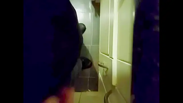 Snapshot of hairyuncut00 chatting on October 2025 05:39:02 AM hairyuncut00 online show from October 2025 05:39:02 AM