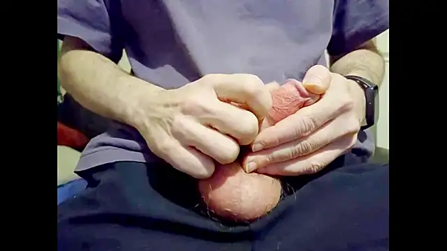 Snapshot of hairyuncut00 chatting on October 2025 12:43:01 AM hairyuncut00 online show from October 2025 12:43:01 AM