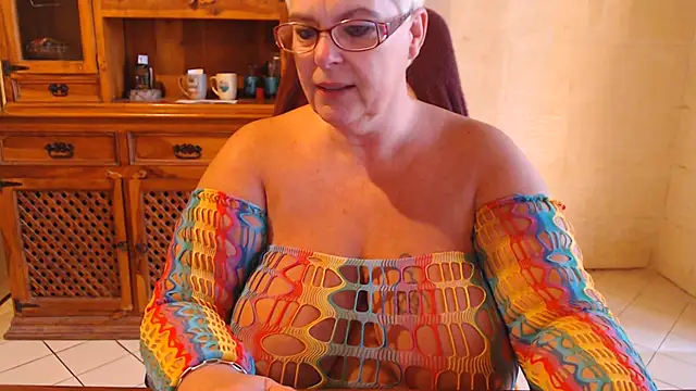 Snapshot of MISS_LINDAH chatting on July 2026 05:15:01 AM MISS LINDAH online show from July 2026 05:15:01 AM