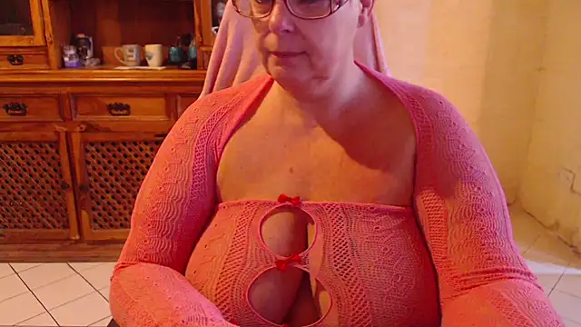 MISS LINDAH online show from October 2025 05:40:01 AM