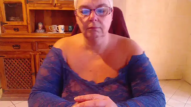 MISS LINDAH online show from May 2026 05:11:02 AM