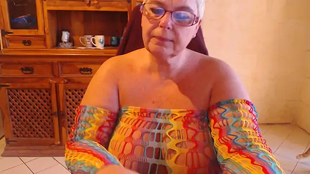 MISS LINDAH online show from May 2026 05:11:02 AM