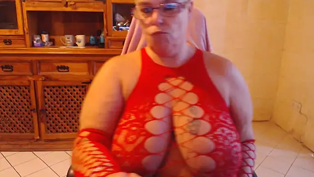 MISS LINDAH online show from October 2025 05:19:01 AM
