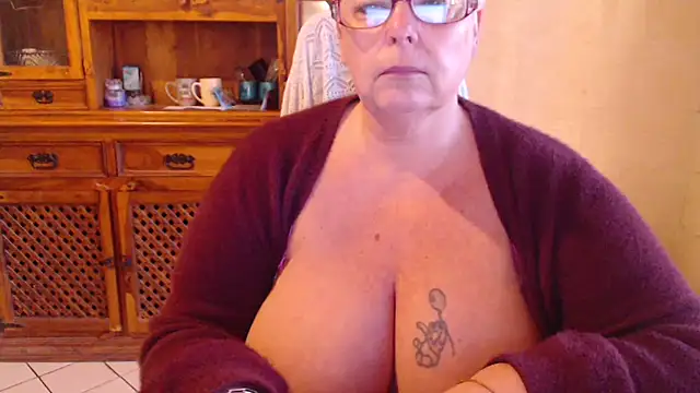 MISS LINDAH online show from February 2026 06:44:01 AM