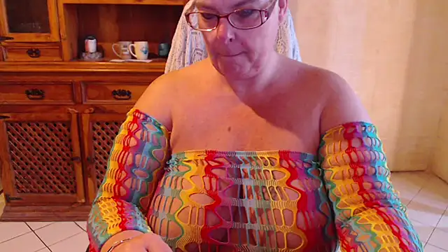 MISS LINDAH online show from April 2026 05:19:02 AM